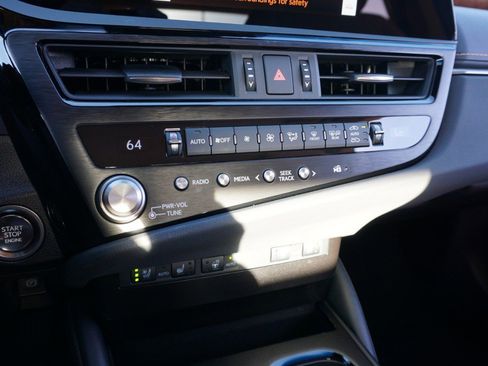 Certified 2024 Lexus ES 350 w/ Premium Package image 18