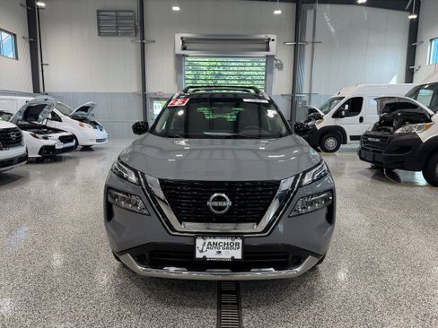 Used 2023 Nissan Rogue Platinum AWD/4WD image 2