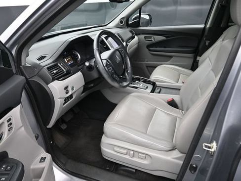 Used 2017 Honda Pilot Touring image 16