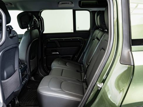 New 2026 Land Rover Defender 110 X-Dynamic SE image 33