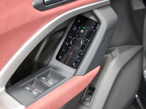 Used 2025 Audi SQ5 Prestige image 32