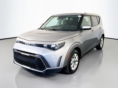 Used 2023 Kia Soul LX w/ Option Group 015 FWD image 4