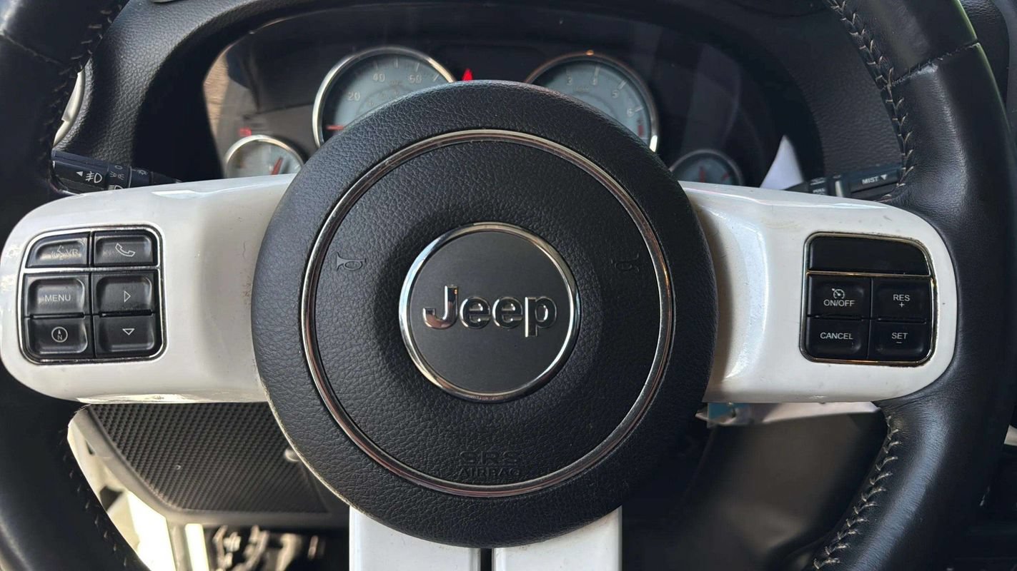 Used 2014 Jeep Wrangler Unlimited Sahara AWD/4WD image 10