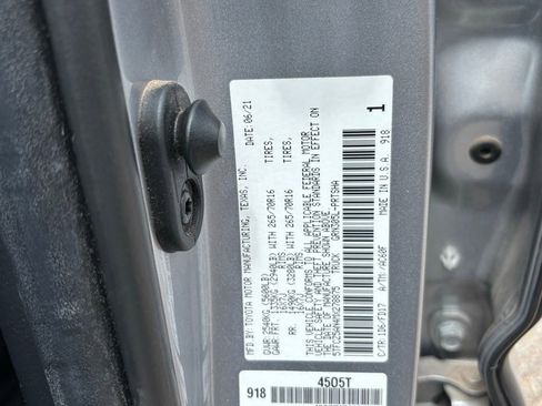 Used 2021 Toyota Tacoma TRD Off-Road AWD/4WD image 15