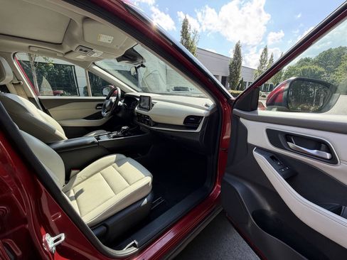Used 2021 Nissan Rogue SV w/ Premium Package FWD image 17