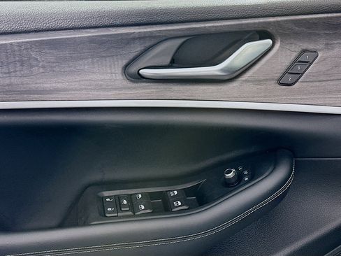 Used 2023 Jeep Grand Cherokee L Limited image 15