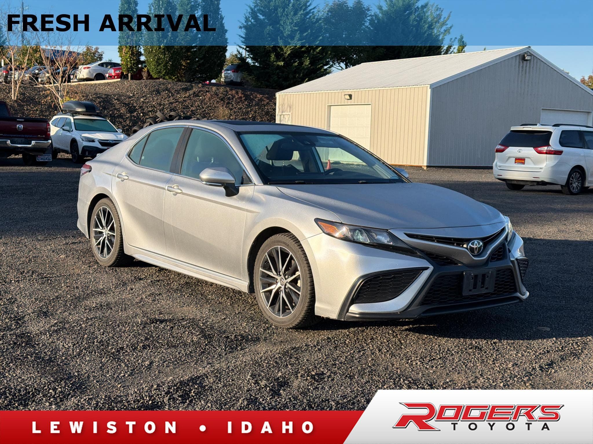 Used 2021 Toyota Camry SE w/ Cold Weather Package FWD image 1