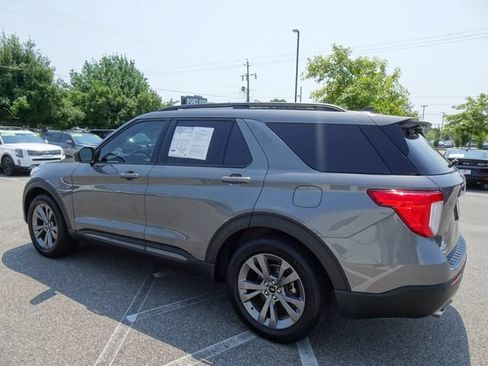 Used 2022 Ford Explorer XLT w/ Equipment Group 202A RWD image 6