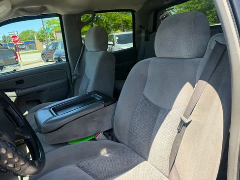 Used 2005 Chevrolet Avalanche Z71 w/ Preferred Equipment Group AWD/4WD image 20