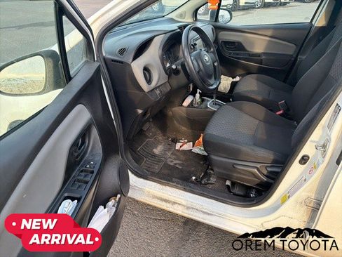 Used 2015 Toyota Yaris L image 8