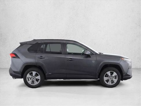 Used 2022 Toyota RAV4 XLE image 8