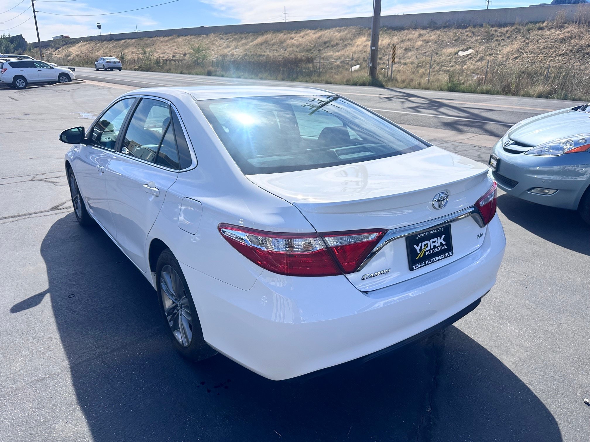 Used 2015 Toyota Camry SE FWD image 4