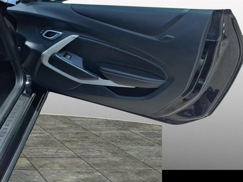 Used 2018 Chevrolet Camaro LT RWD image 10