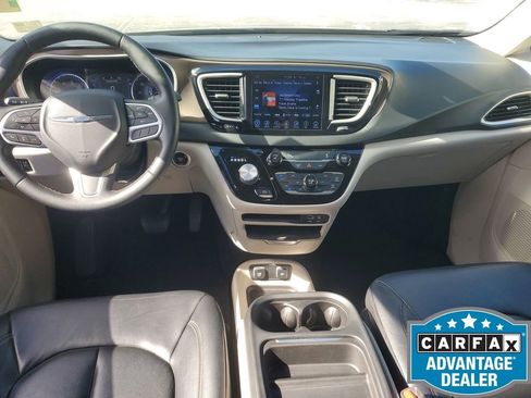 Used 2017 Chrysler Pacifica Touring-L w/ Tire & Wheel Group image 25