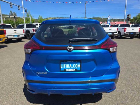 Used 2022 Nissan Kicks S FWD image 4