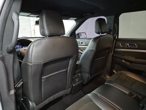 Used 2018 Ford Explorer XLT w/ Equipment Group 202A image 15