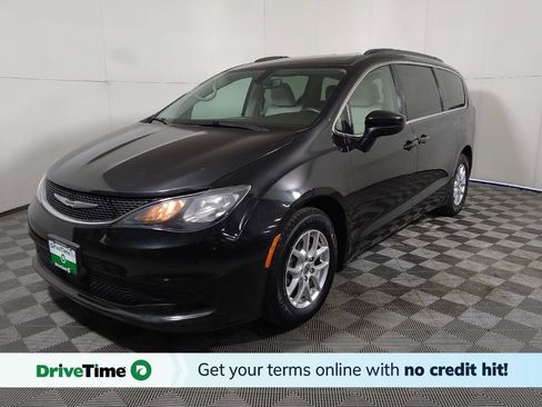 Used 2021 Chrysler Voyager Lxi FWD image 1