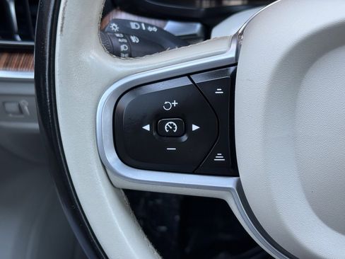 Used 2022 Volvo S60 B5 Momentum w/ Premium Package image 28