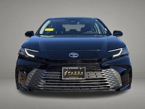 Used 2025 Toyota Camry XLE AWD/4WD image 9