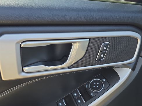 Used 2022 Ford Explorer XLT w/ Equipment Group 202A image 21