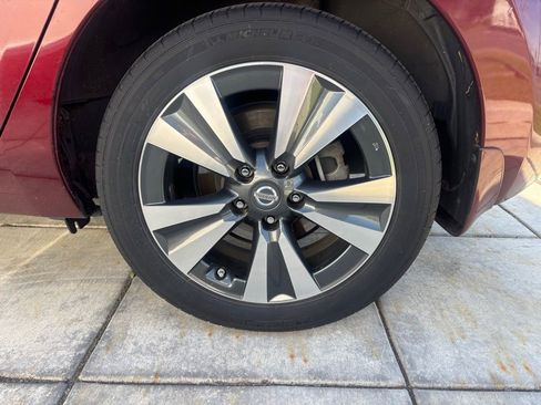 Used 2016 Nissan Leaf SV FWD image 7