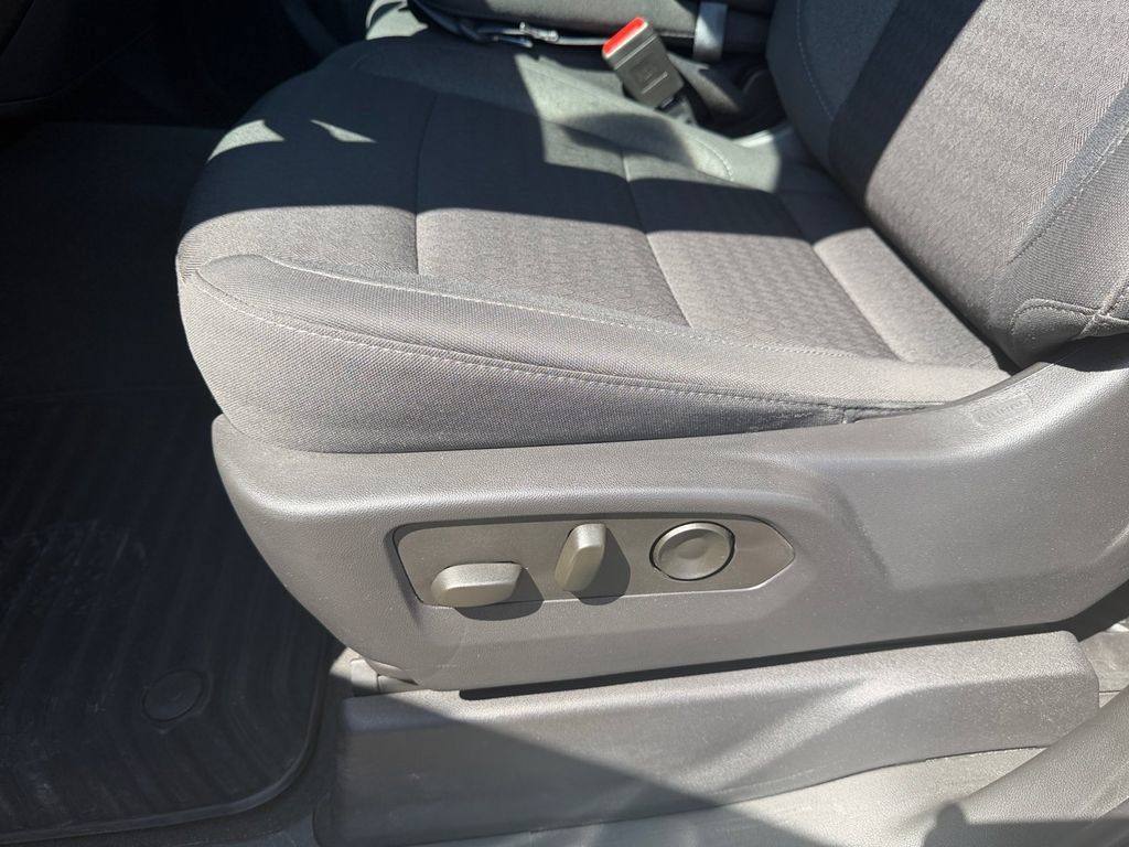Used 2023 Chevrolet Silverado 1500 Custom AWD/4WD image 29