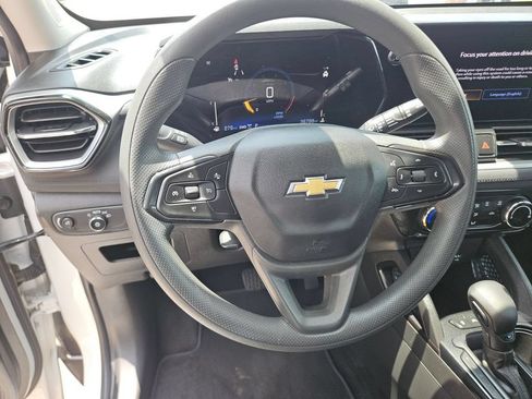 Used 2025 Chevrolet TrailBlazer LT AWD/4WD image 18
