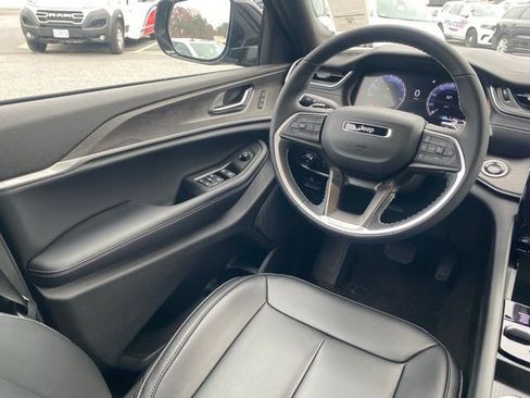 New 2025 Jeep Grand Cherokee Limited image 35