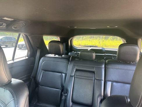 Used 2020 Ford Explorer XLT w/ Equipment Group 202A RWD image 24