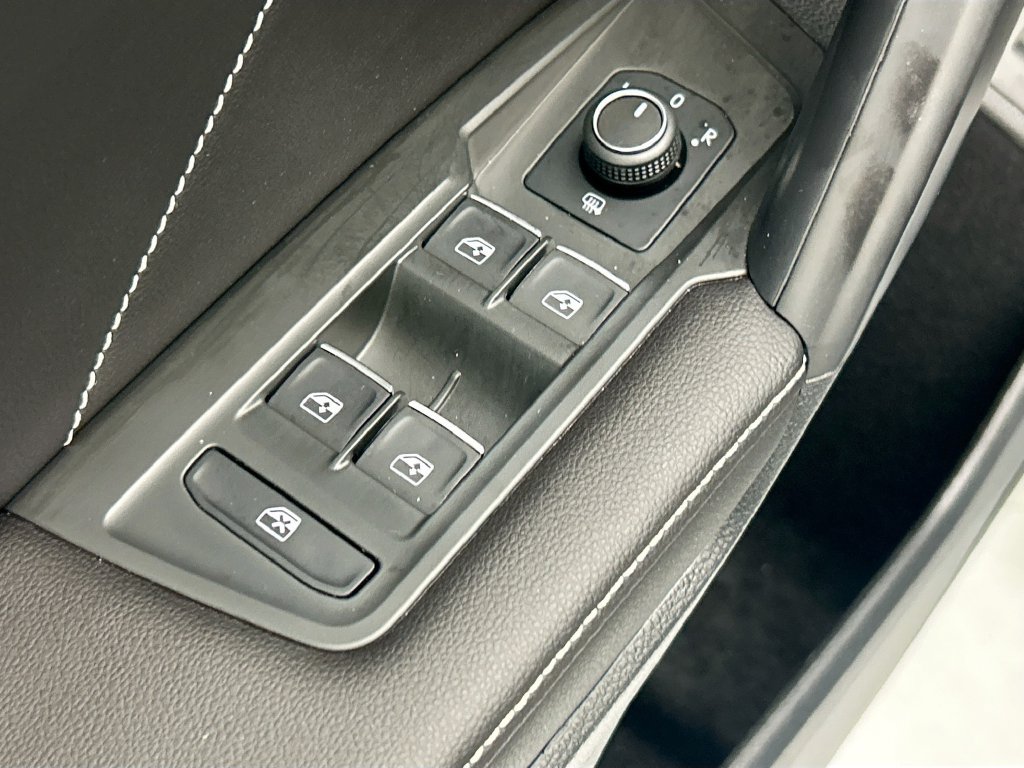 Used 2024 Volkswagen Tiguan SE FWD image 21