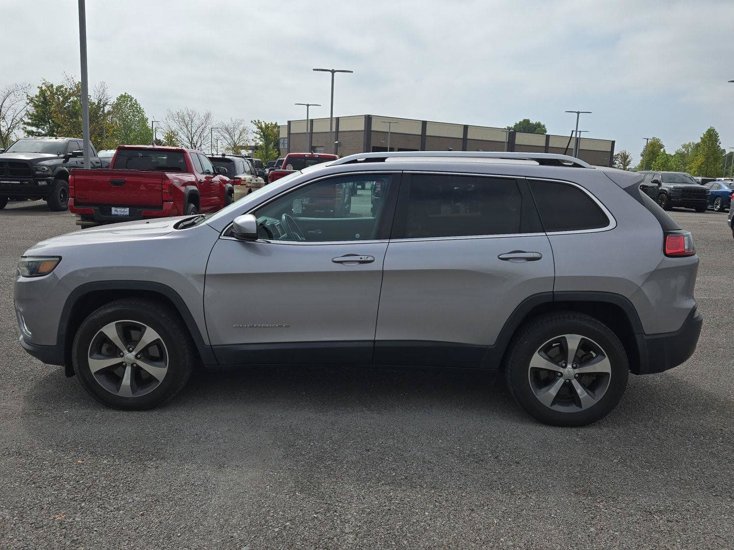 Used 2020 Jeep Cherokee Limited AWD/4WD image 4