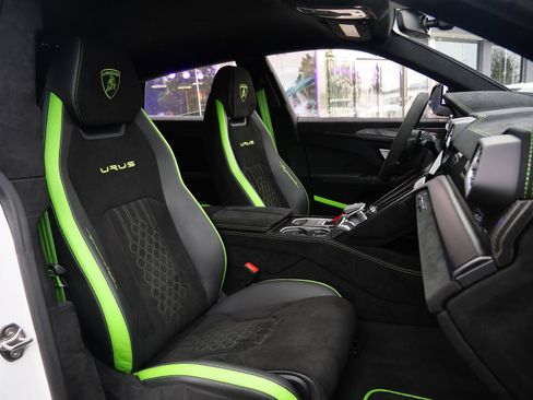 Used 2024 Lamborghini Urus Performante AWD/4WD image 8