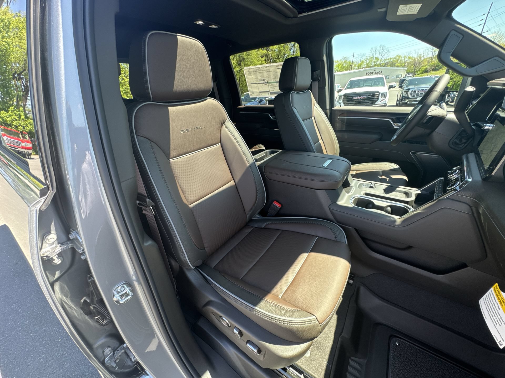 New 2026 GMC Sierra 2500 Denali w/ Denali Reserve Package AWD/4WD image 26