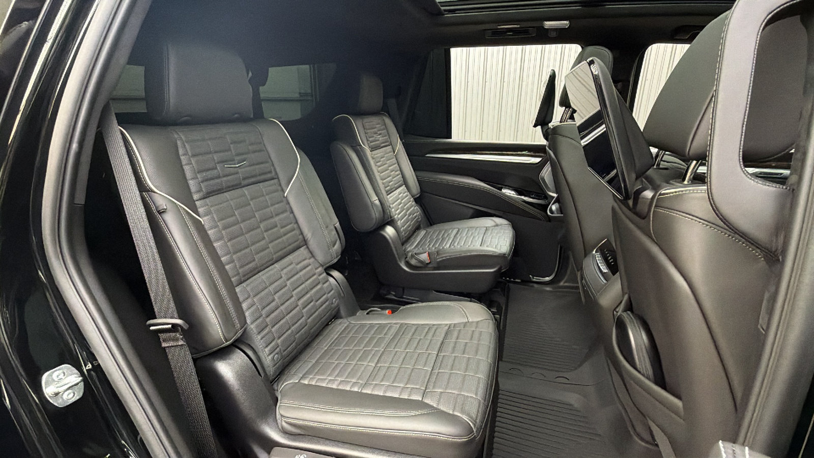 Used 2026 Cadillac Escalade Platinum Sport w/ LPO, ONYX Package AWD/4WD image 41