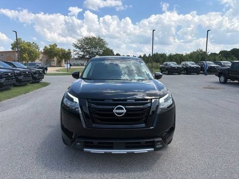 Used 2025 Nissan Pathfinder Platinum w/ Black Appearance Package AWD/4WD image 13