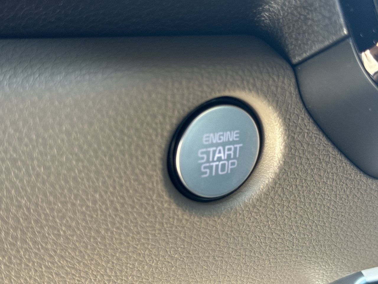 New 2027 Kia Carnival LX FWD image 21