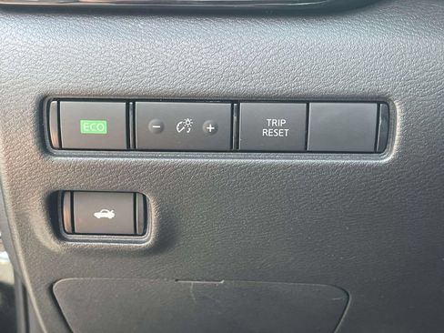 Used 2025 Nissan Sentra SR FWD image 17