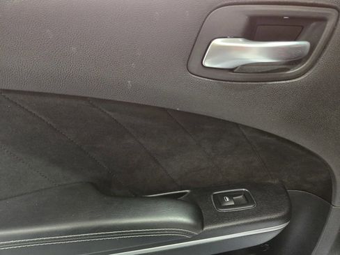 Used 2018 Dodge Charger SRT image 11