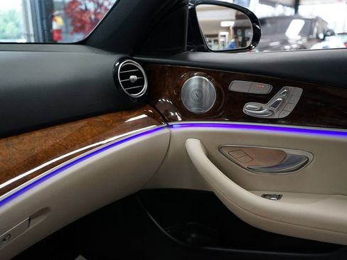 Used 2019 Mercedes-Benz E 300 4MATIC image 42