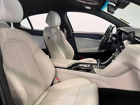Used 2025 Genesis G70 2.5T RWD image 10