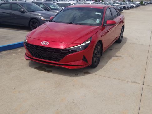 Used 2023 Hyundai Elantra SEL FWD image 3