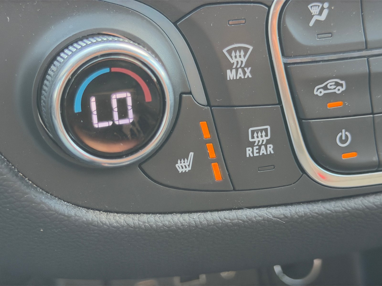 Used 2024 Chevrolet Equinox LT FWD image 19