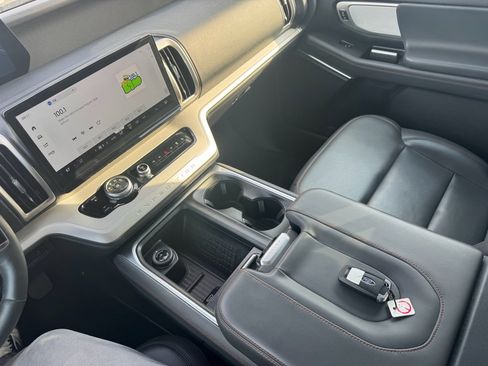 Used 2025 Ford Expedition Active image 22