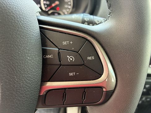 Used 2022 Jeep Renegade Latitude AWD/4WD image 12