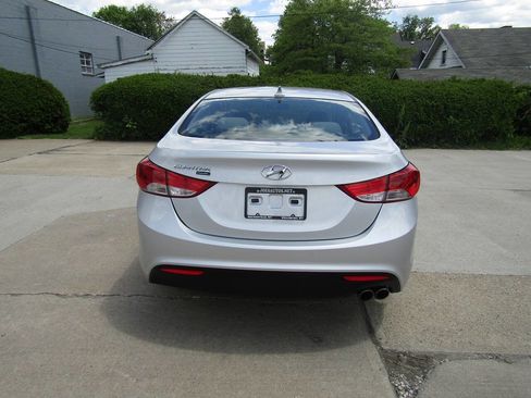 Used 2013 Hyundai Elantra FWD image 4