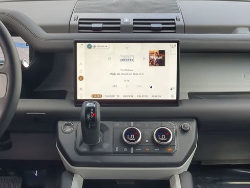 Certified 2025 Land Rover Defender 110 S AWD/4WD image 28