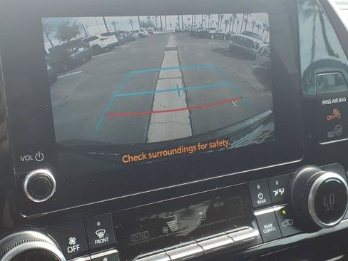 Used 2023 Toyota Highlander LE FWD image 17