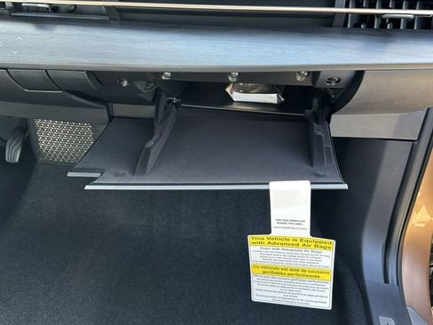 Used 2025 Nissan Ariya Platinum image 30