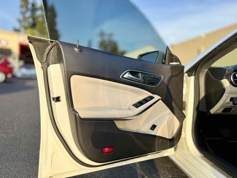 Used 2016 Mercedes-Benz CLA 250 image 24