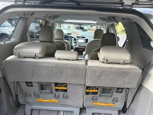 Used 2011 Toyota Sienna XLE w/ XLE Navigation Pkg FWD image 17